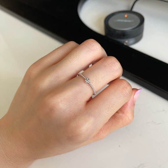 Clover Ring - Picture 4 of 4